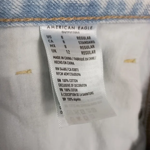 American Eagle High Rise Mom Jeans in Light Blue Wash Size 8 - Picture 7 of 8